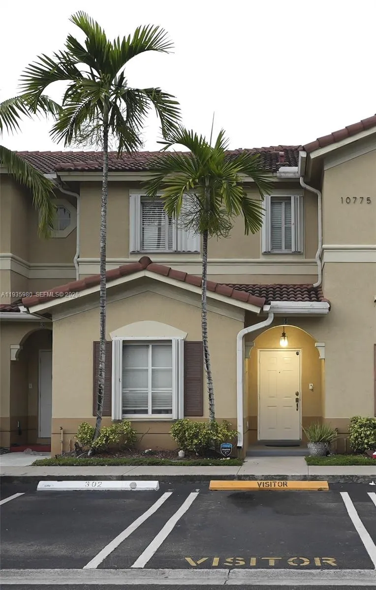 4 bedroom 3 bath for sale at 10775 NW 84th St # 31, Doral FL 33178