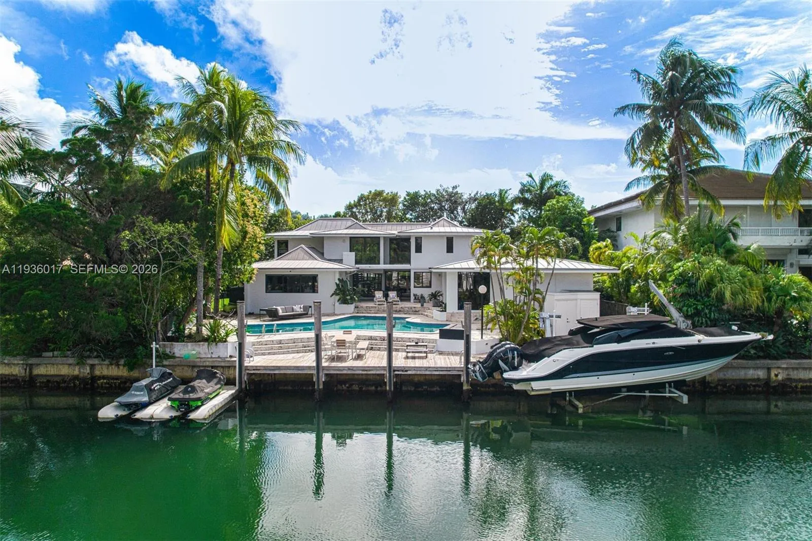 5 bedroom 4 bath for sale at 121 Knollwood Drive, Key Biscayne FL 33149