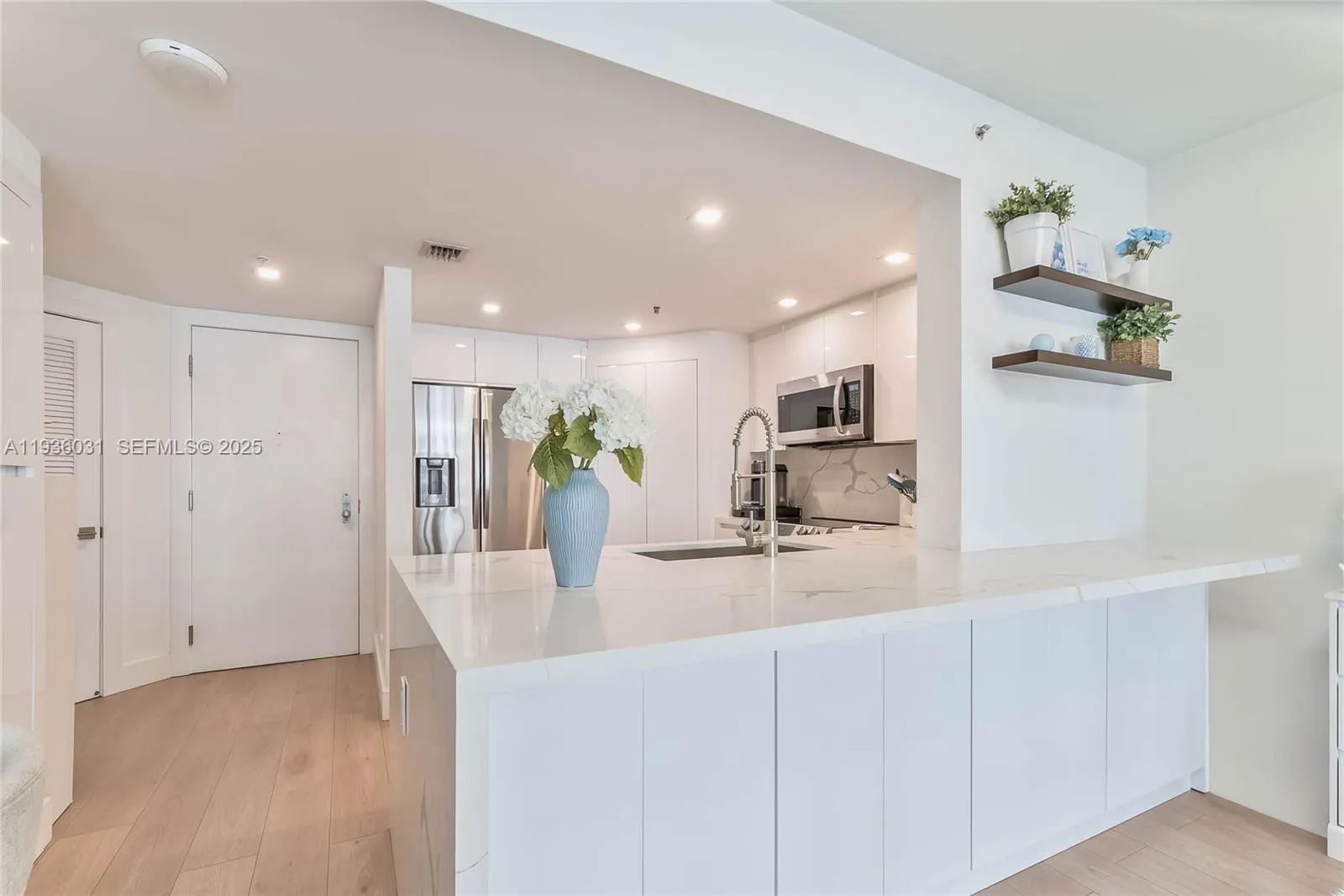 1 bedroom 1 bath Residential for sale at 701 Brickell Key Blvd # 808, Miami FL 33131