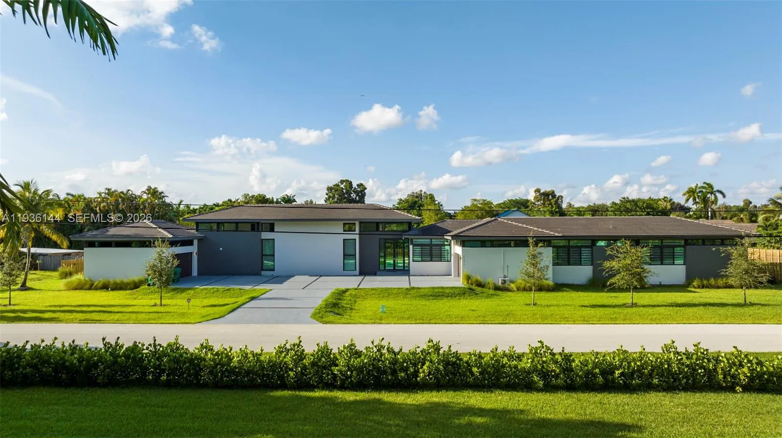 11911 NW 2nd St, Plantation FL 33325