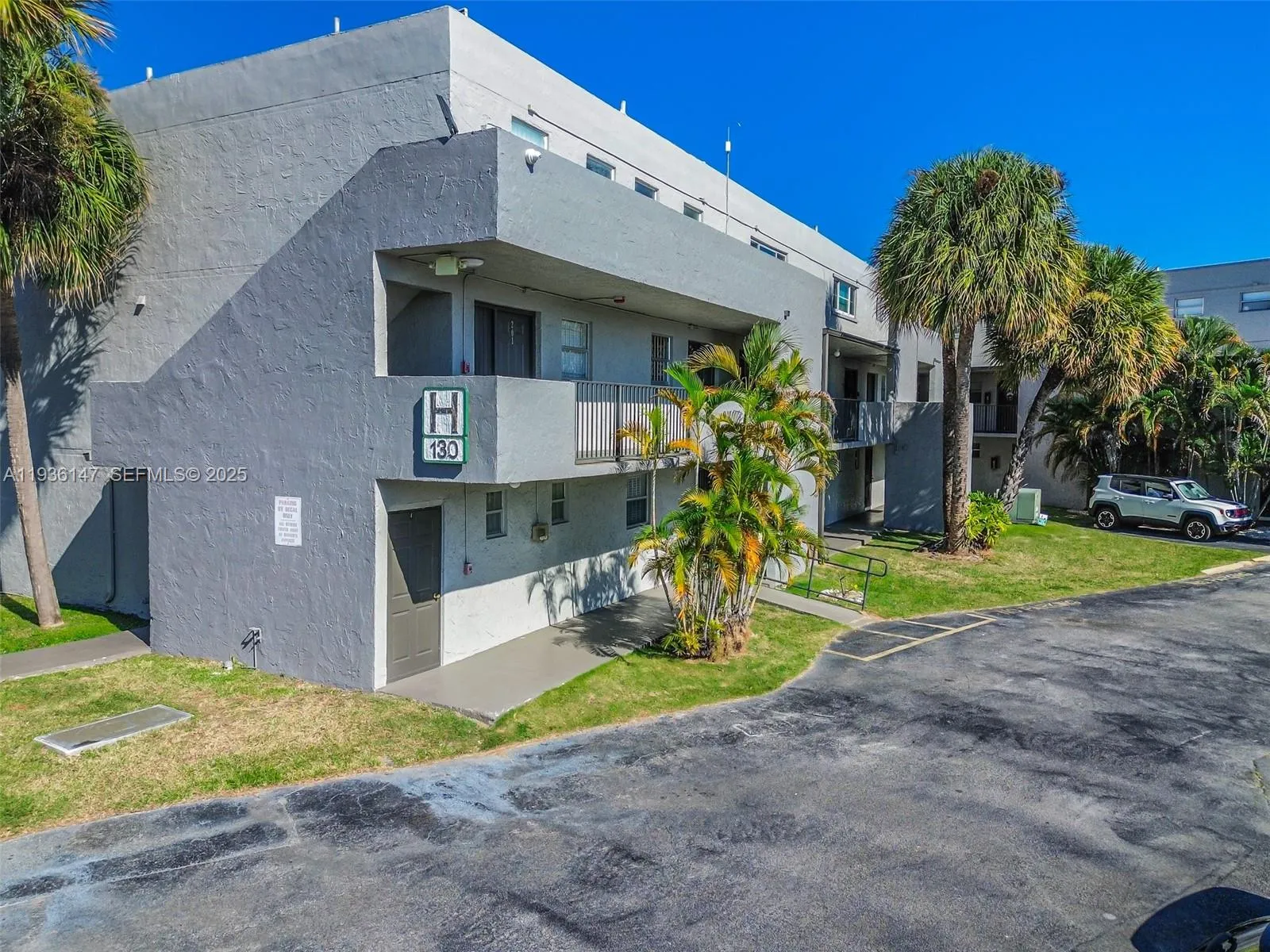 1 bedroom 1 bath Residential for sale at 130 NW 87th Ave # H216, Miami FL 33172