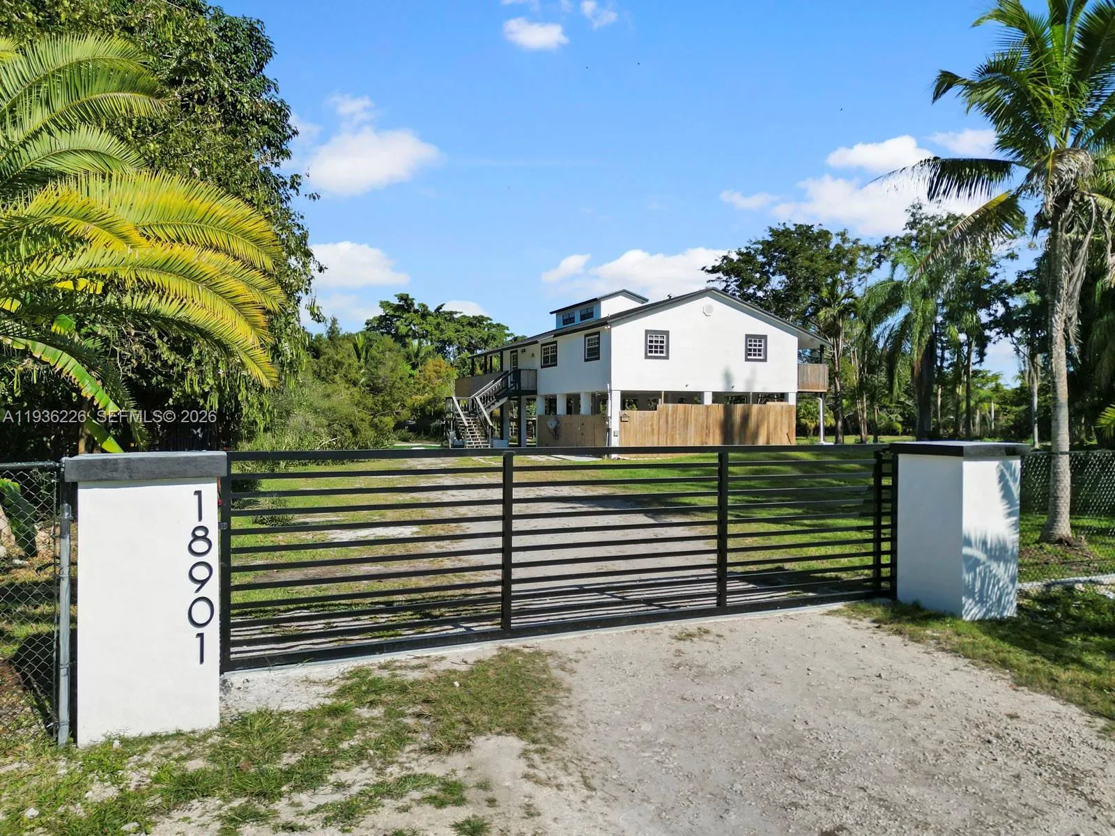 18901 SW 59th St, Southwest Ranches FL 33332