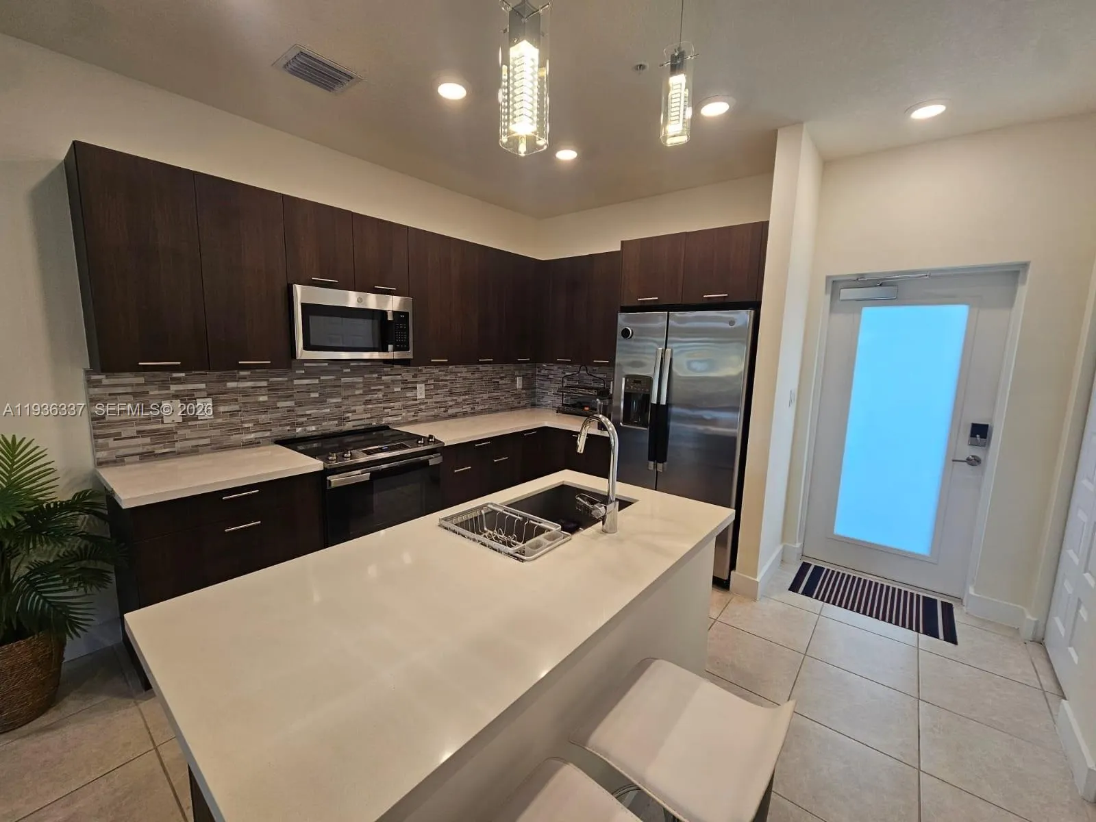3 bedroom 2 bath Residential for sale at 8301 NW 41st St # 402, Doral FL 33166