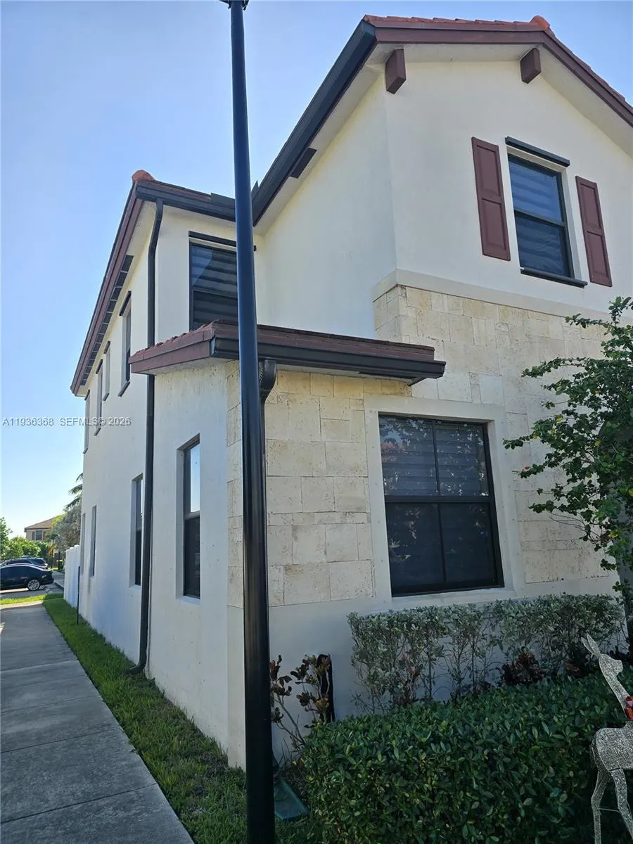 3368 W 105th Ter, Hialeah FL 33018