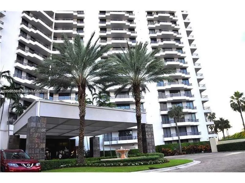 2 bedroom 2 bath Residential for sale at 3300 NE 191st St # 518, Aventura FL 33180