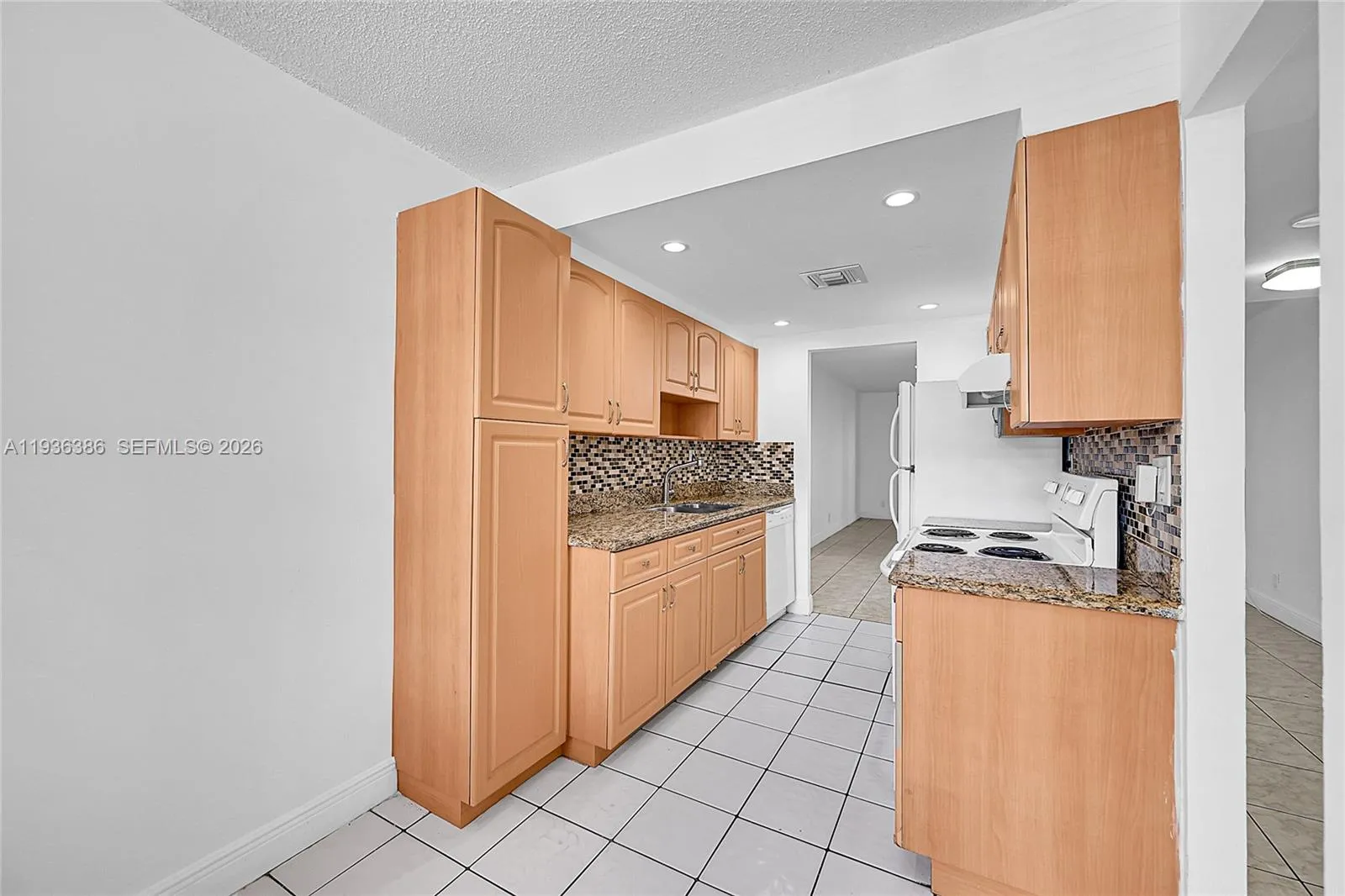 4850 NW 29th Ct # 125, Lauderdale Lakes FL 33313