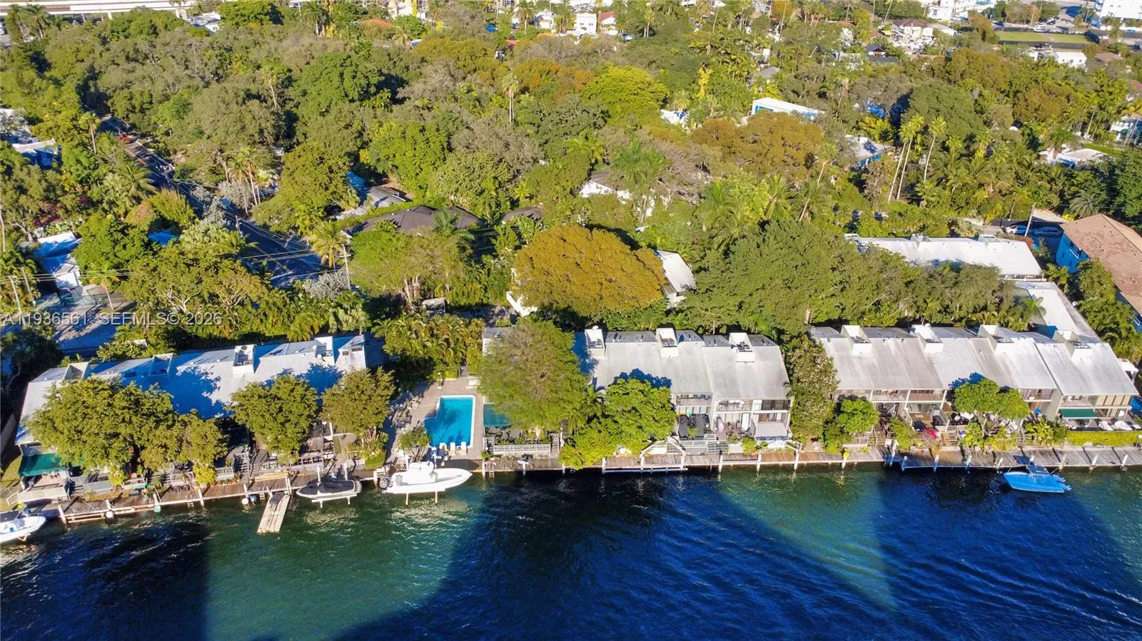 1000 NW N River Dr # 20, Miami FL 33136