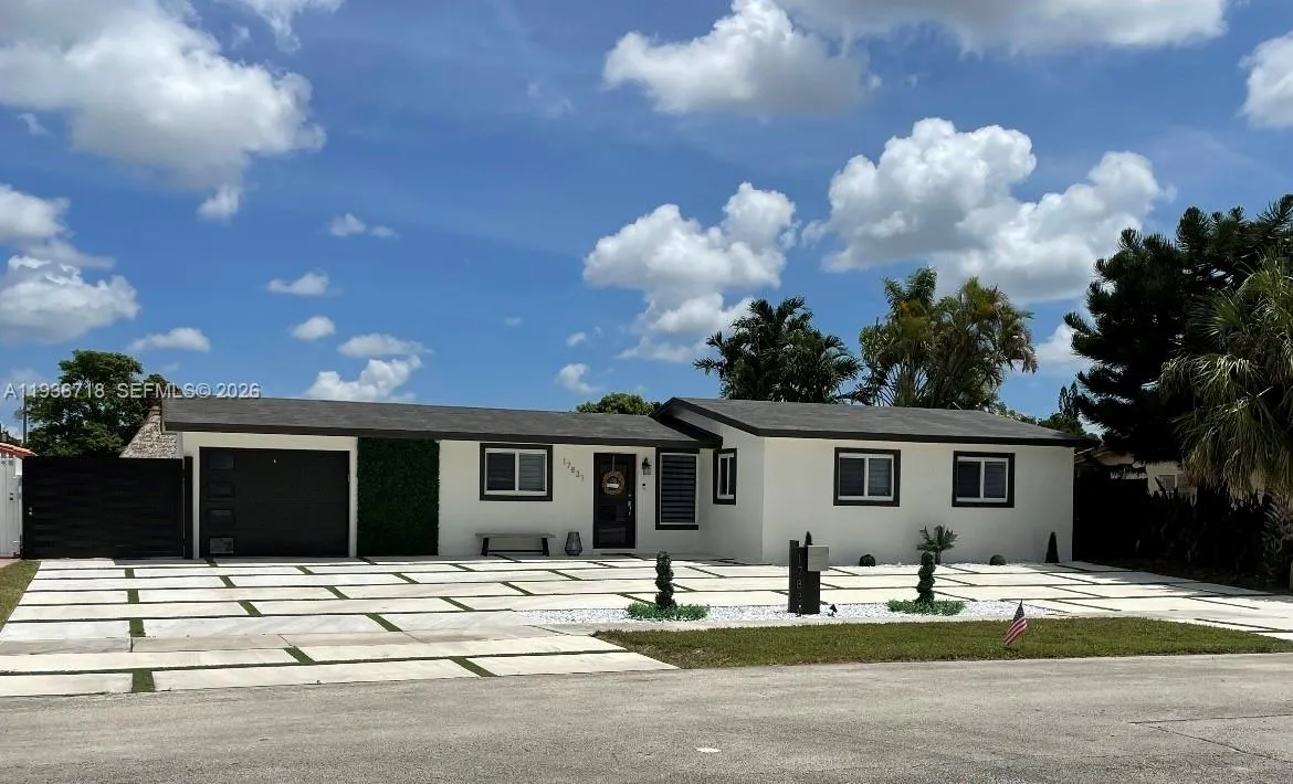 17831 NW 84th Ct, Miami FL 33015