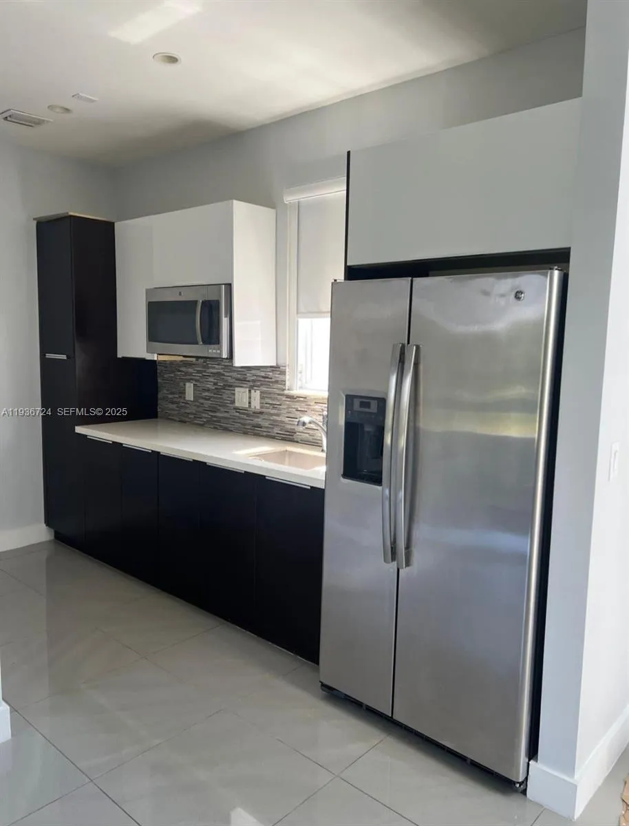 6412 NW 105th Pl, Doral FL 33178