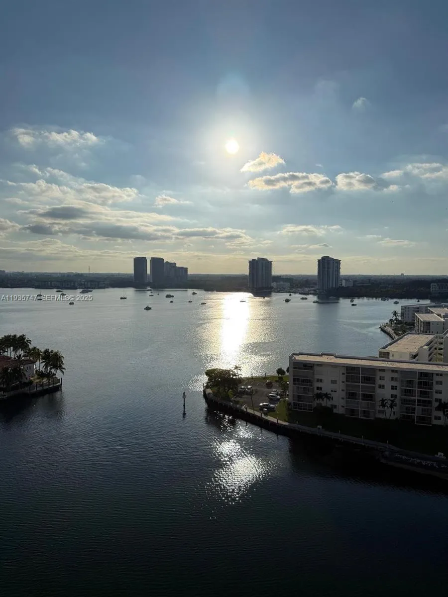 2 bedroom 2 bath for sale at 1000 W Island Blvd # 1710, Aventura FL 33160