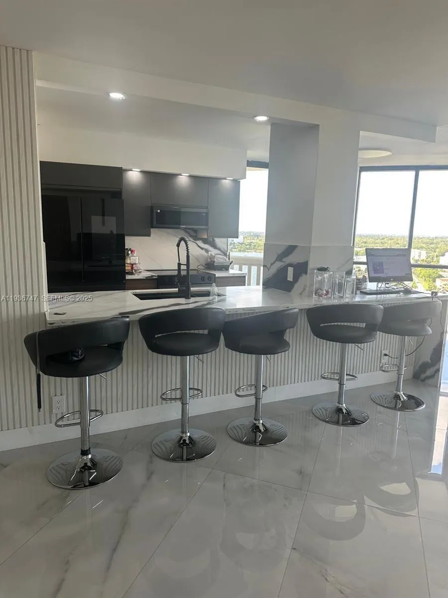 1000 W Island Blvd # 1710, Aventura FL 33160