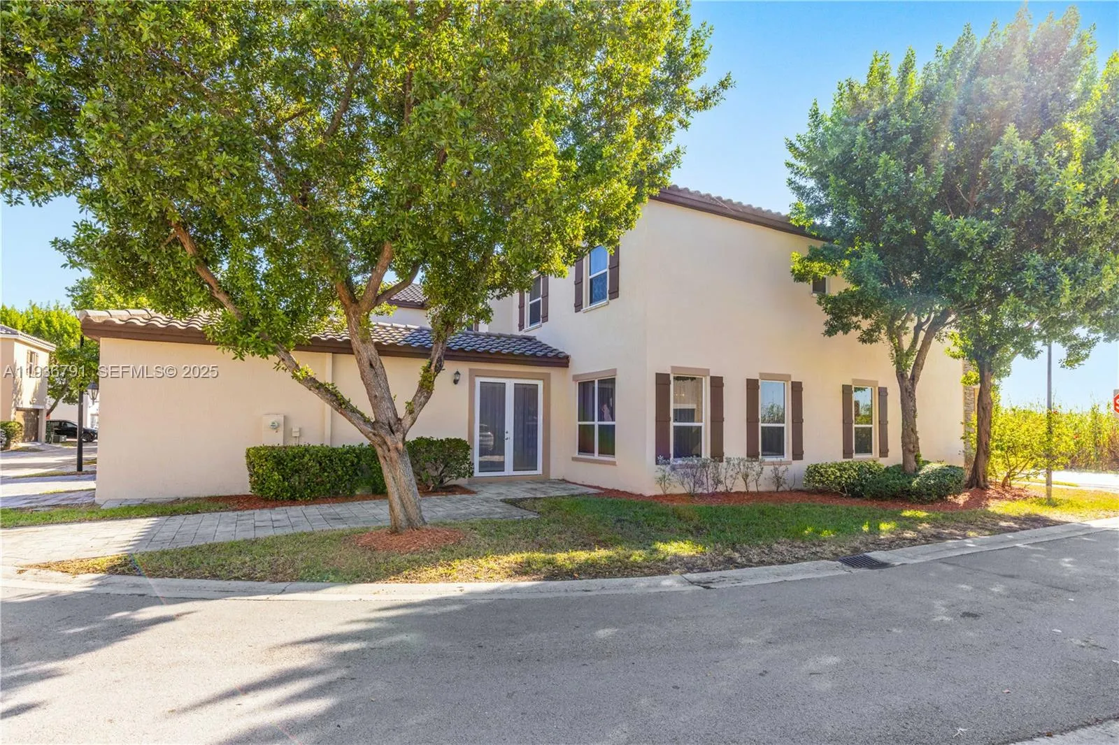 4 bedroom 3 bath for sale at 16789 SW 96th St, Miami FL 33196