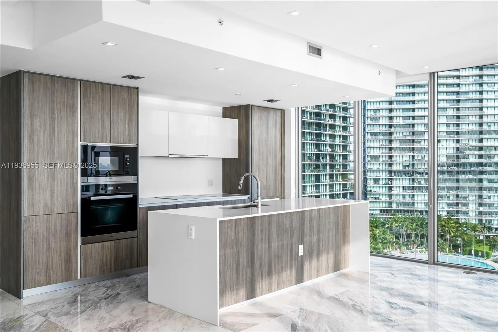 2900 NE 7th Ave # 1402, Miami FL 33137