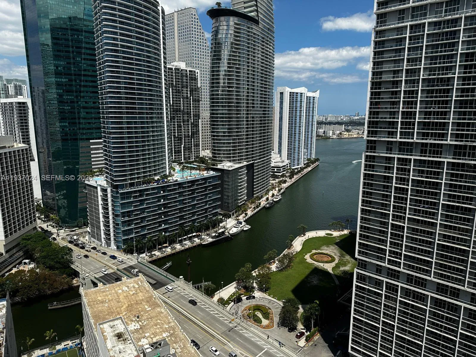 2 bedroom 2 bath for sale at 500 Brickell Ave # 3307, Miami FL 33131