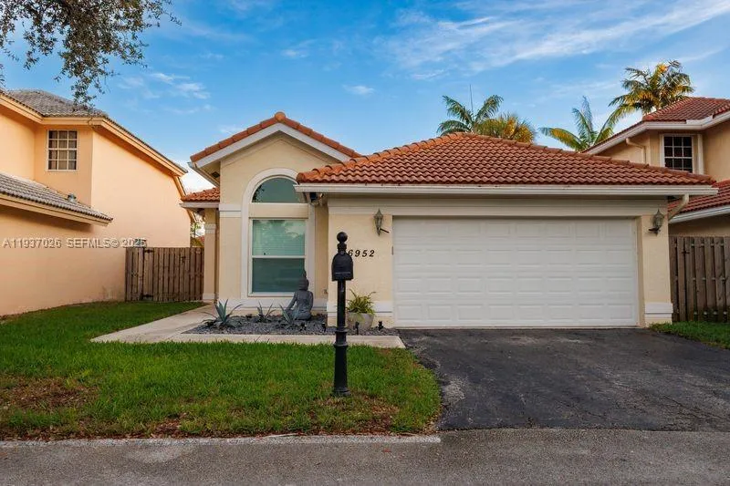 3 bedroom 2 bath Residential for sale at 6952 NW 27th Ct, Margate FL 33063