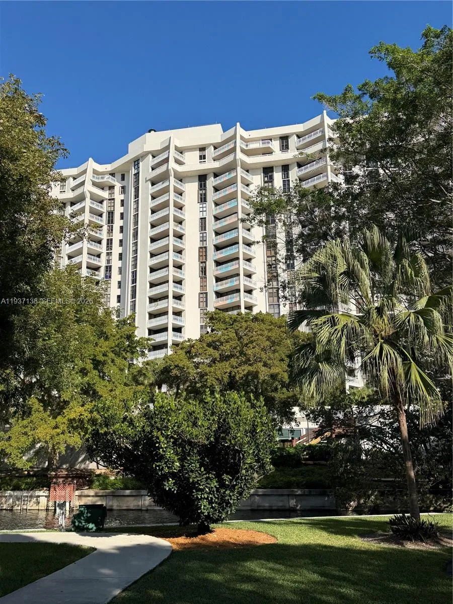 1 bedroom 2 bath Residential for sale at 1000 Quayside Ter # 1807, Miami FL 33138