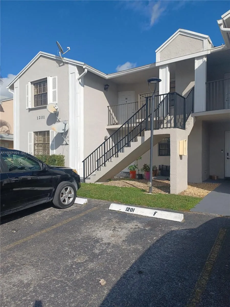 2 bedroom 1 bath Residential for sale at 1201 N Liberty Ave # 1201E, Homestead FL 33034