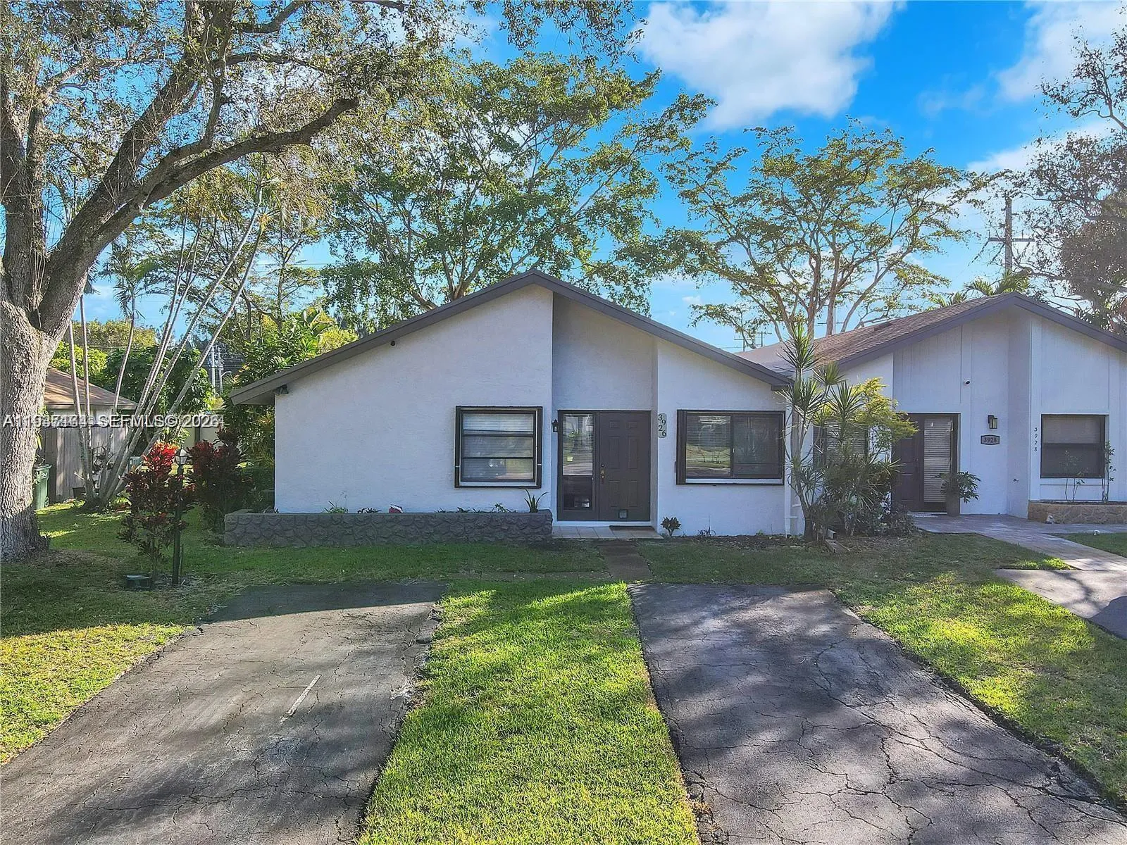 3 bedroom 2 bath Residential for sale at 3926 S Arelia Dr S, Delray Beach FL 33445