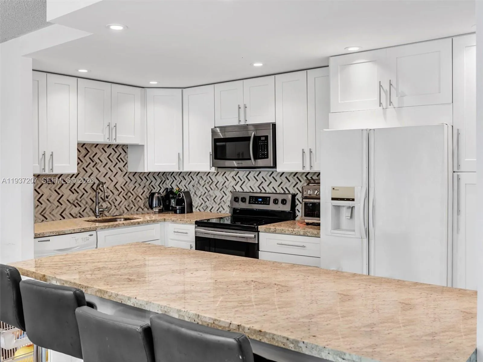 3 bedroom 2 bath for sale at 20401 NE 30th Ave # 8, Aventura FL 33180