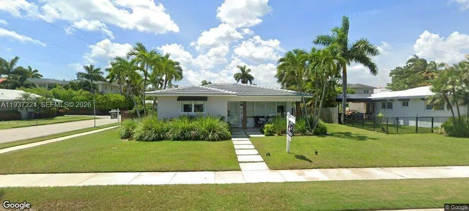 3 bedroom 2 bath Residential for sale at 800 Polk St, Hollywood FL 33019