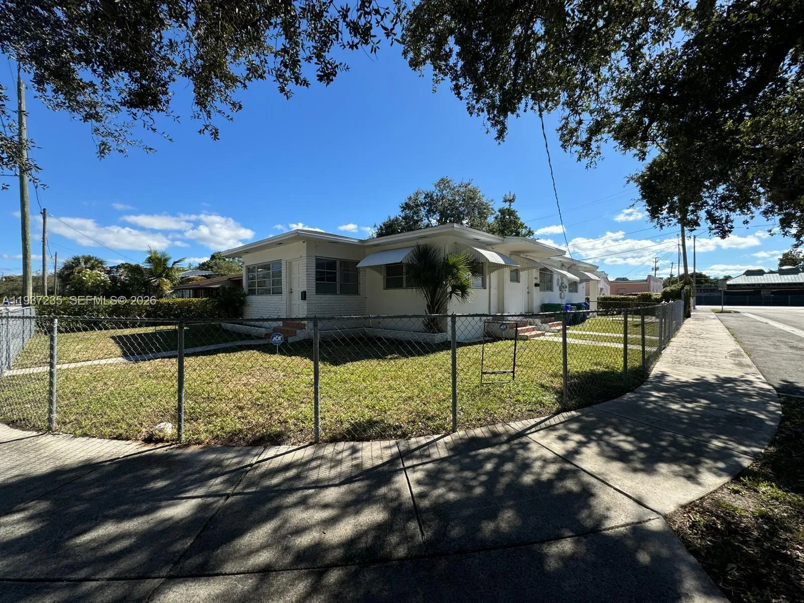 890 NW 55th St, Miami FL 33127