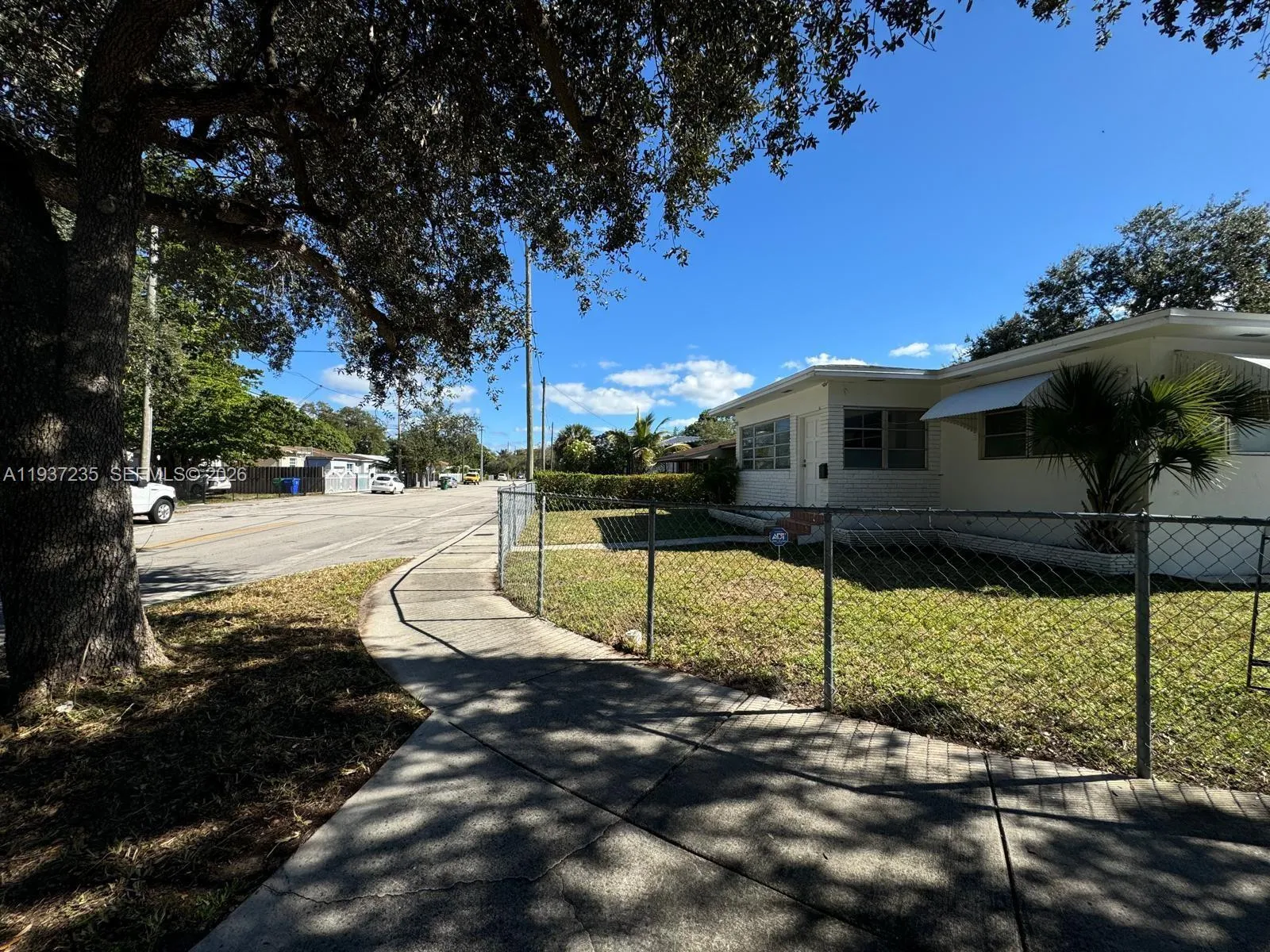 890 NW 55th St, Miami FL 33127
