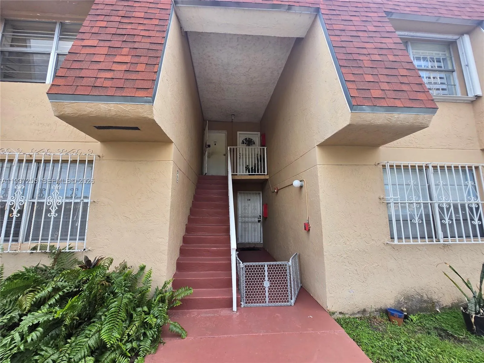 2 bedroom 1 bath Residential for sale at 200 NW 107th Ave # 104, Miami FL 33172