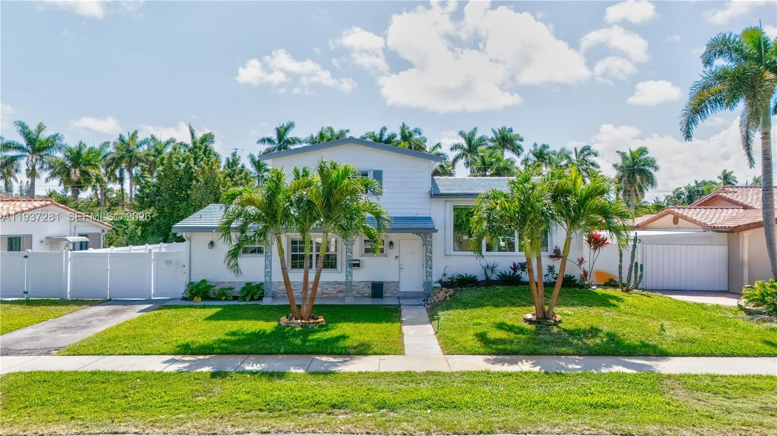 1016 NE 4th Ct, Hallandale Beach FL 33009