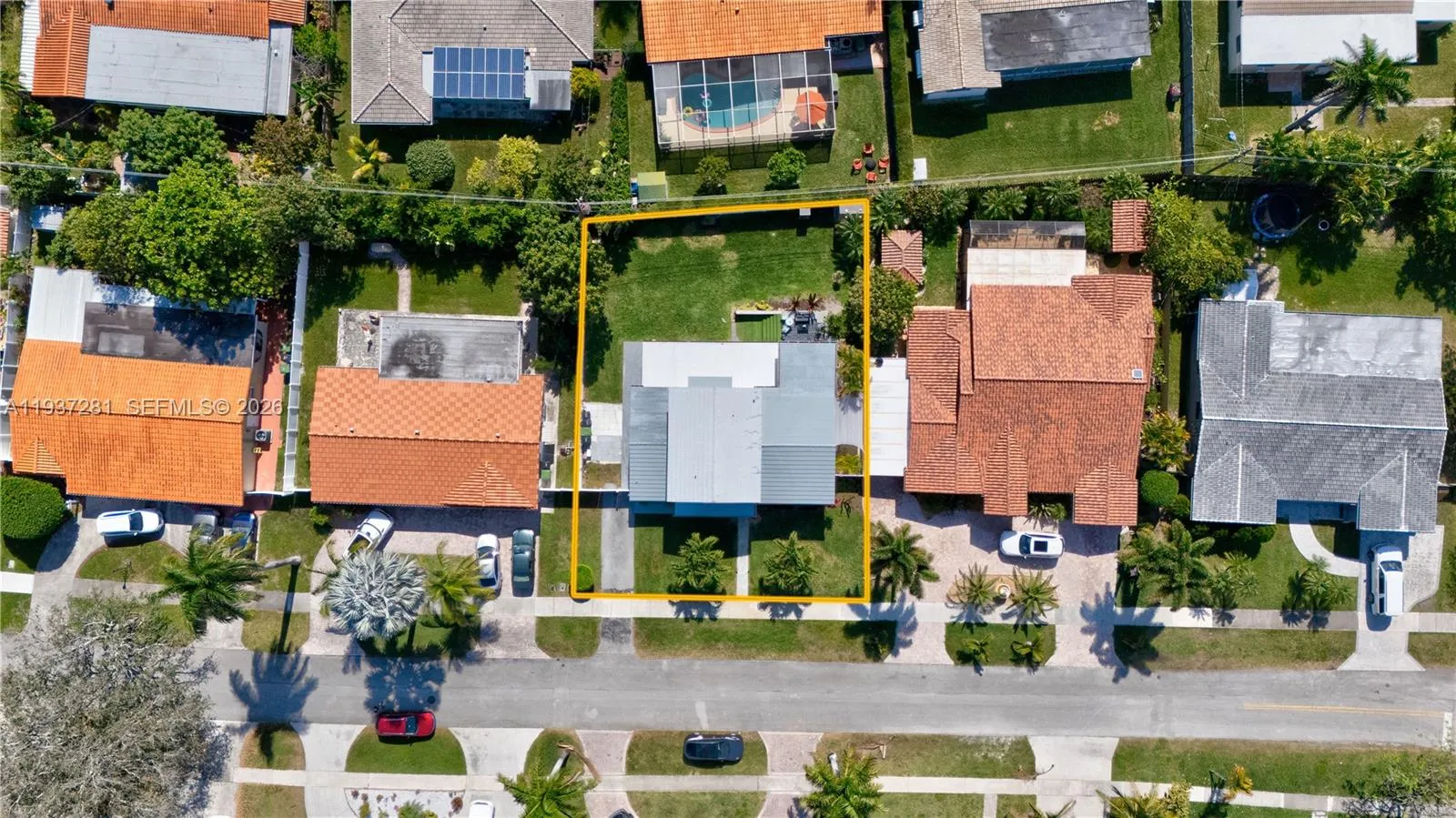1016 NE 4th Ct, Hallandale Beach FL 33009