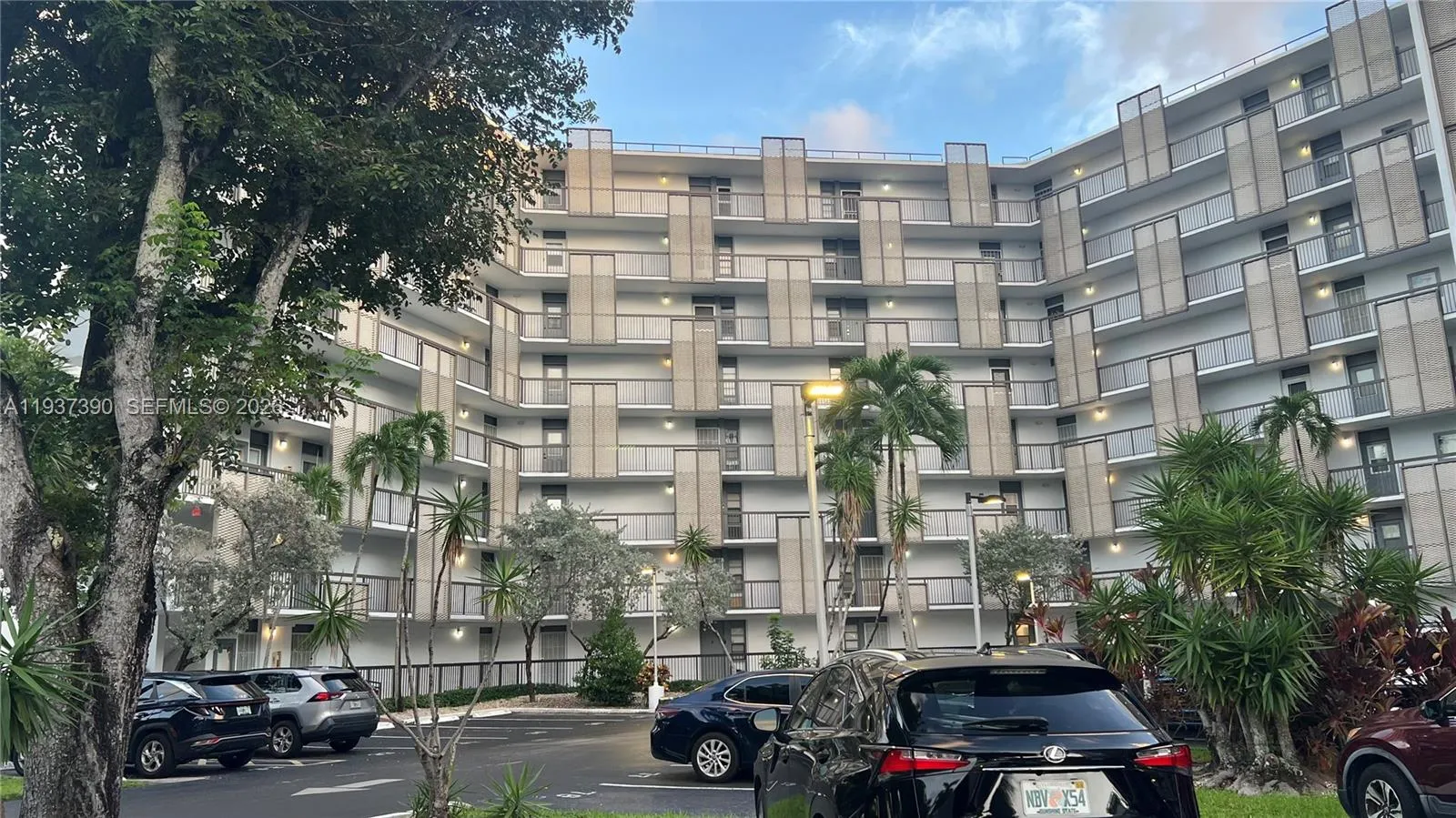 20500 W Country Club Dr # 117, Aventura FL 33180