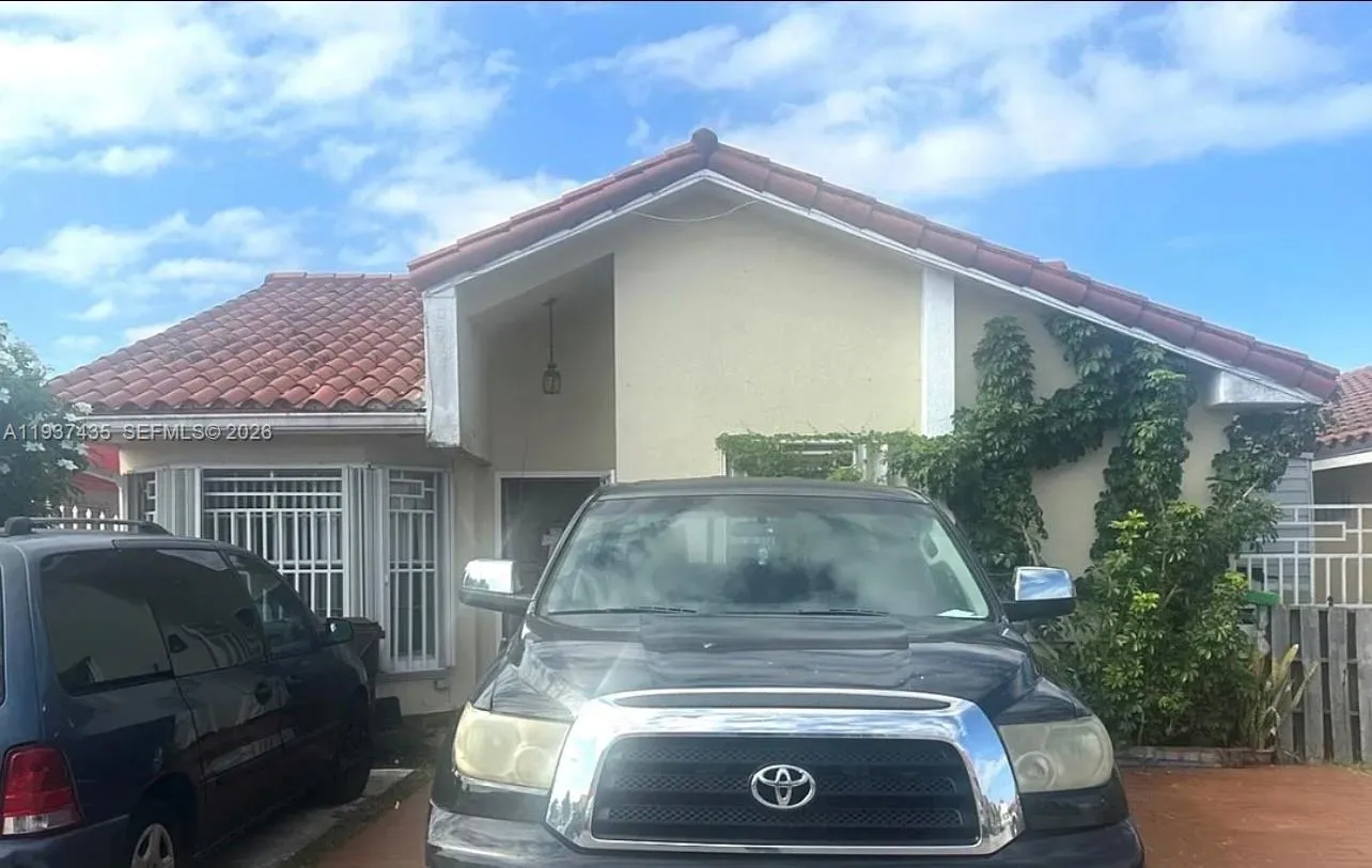 3 bedroom 2 bath for sale at 2566 W 73rd Pl, Hialeah FL 33016