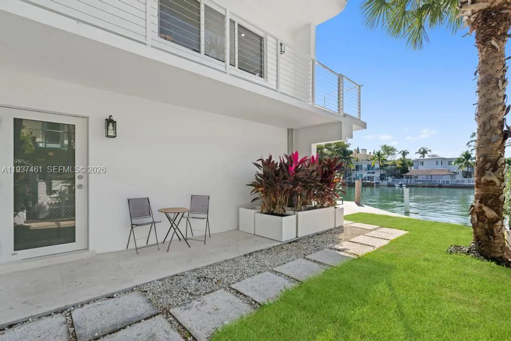 7286 Gary Ave, Miami Beach FL 33141