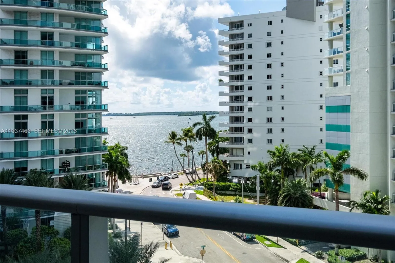 1 bedroom 1 bath for sale at 1300 Brickell Bay Dr # 704, Miami FL 33131