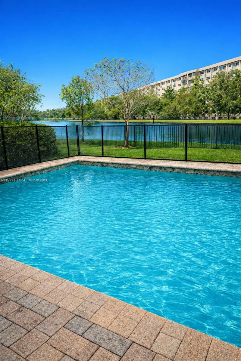 909 NE 193rd Ter, Miami FL 33179