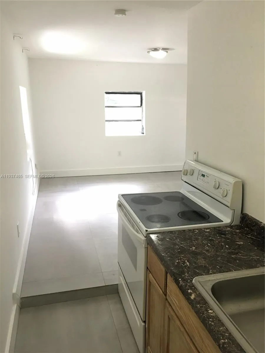 2612 NE 206th St, Miami FL 33180