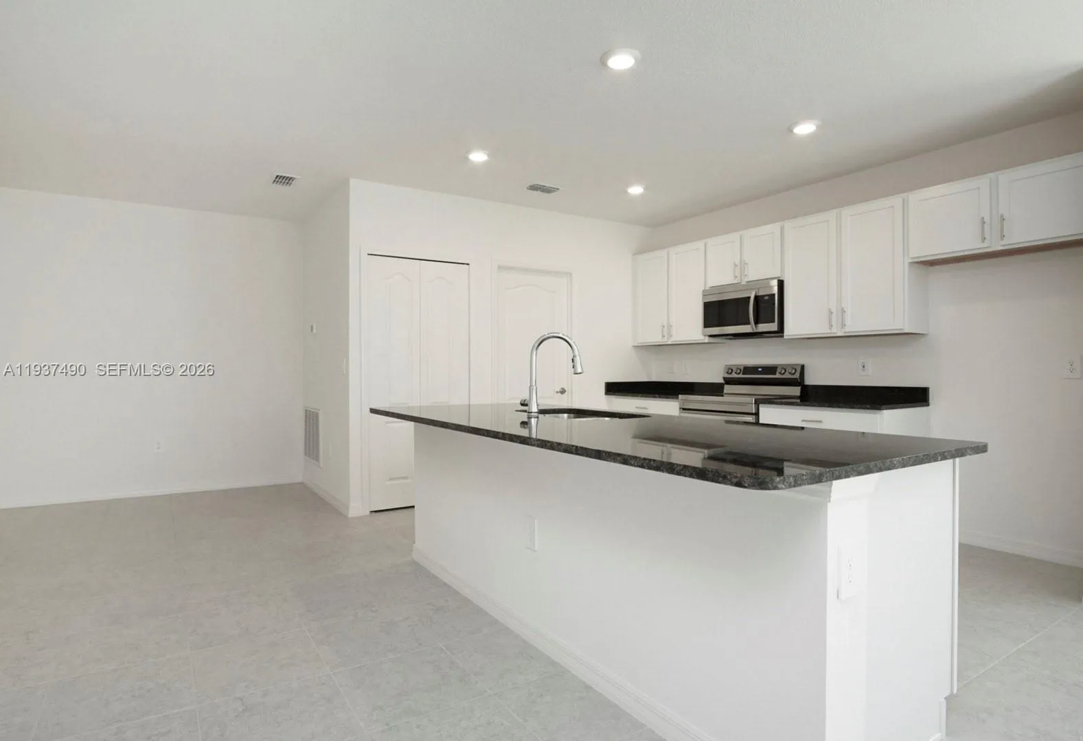 811 SE Seahouse Dr, Port St. Lucie FL 34983