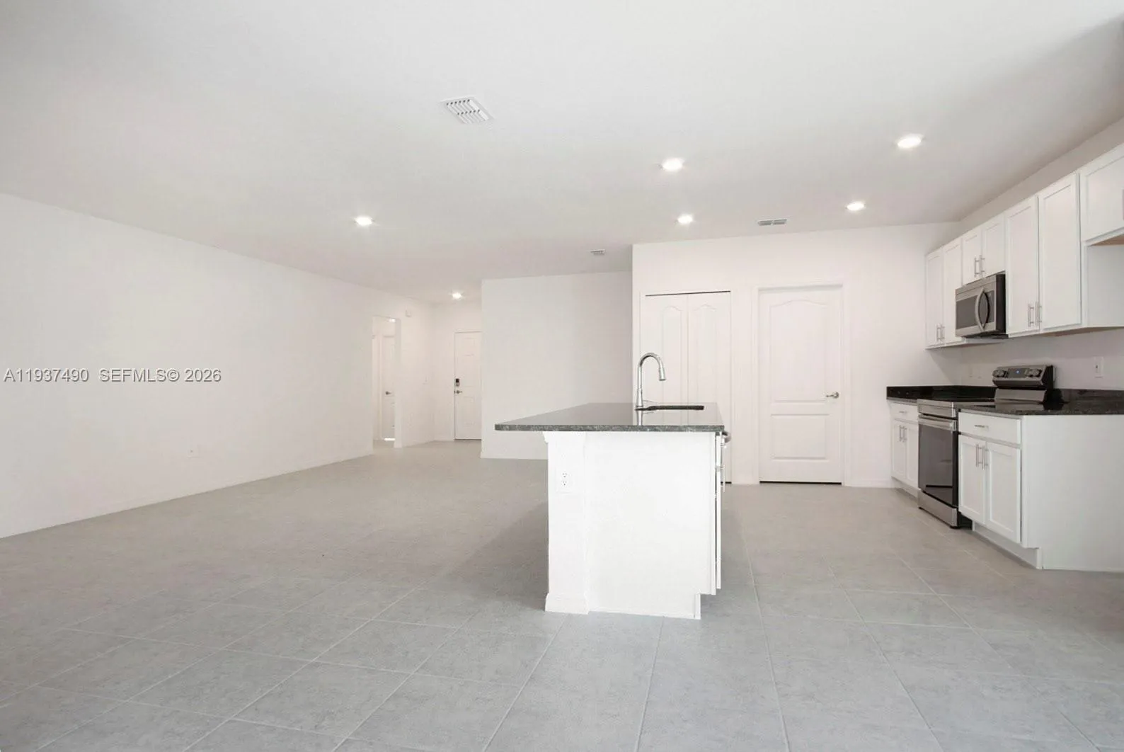 811 SE Seahouse Dr, Port St. Lucie FL 34983