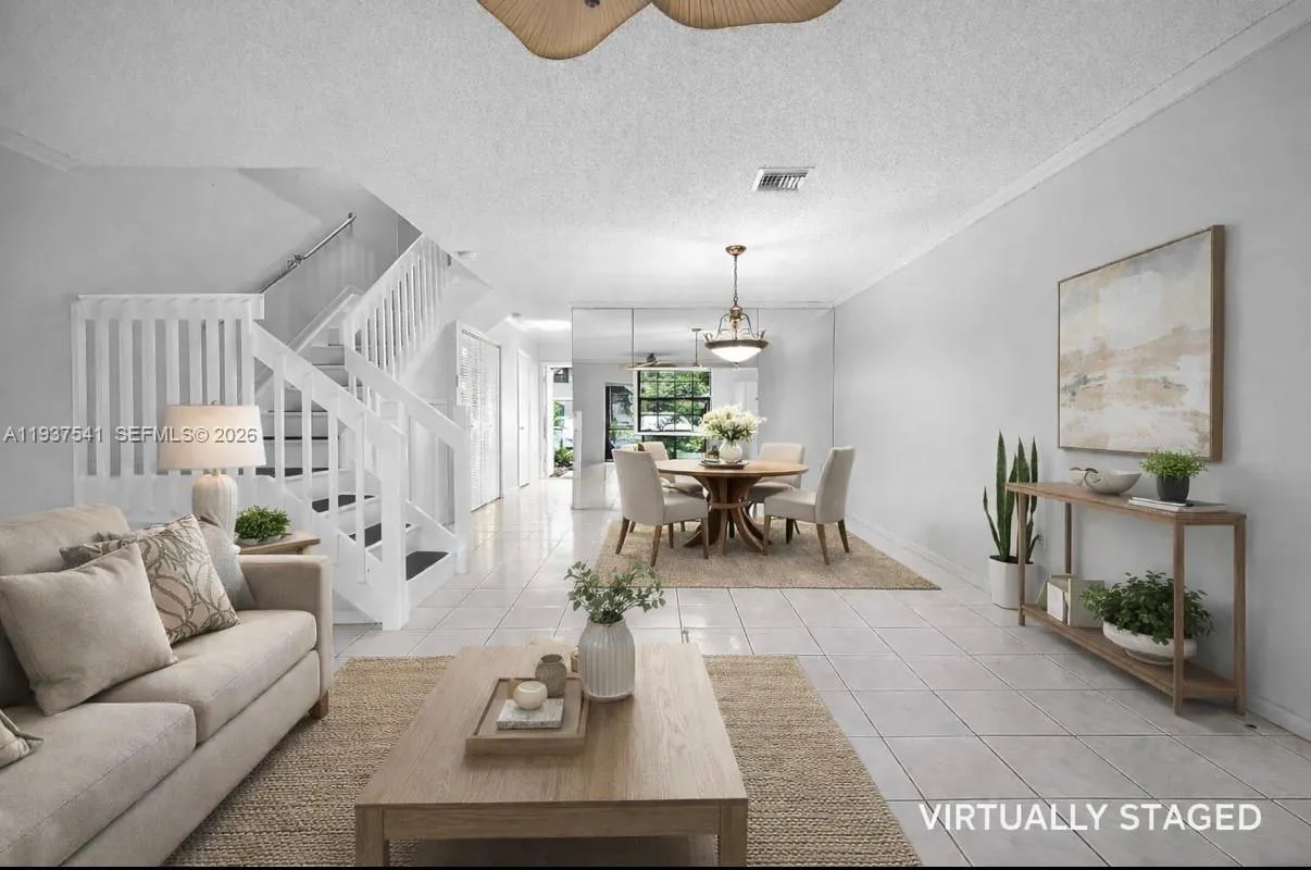 502 Westree Ln, Plantation FL 33324