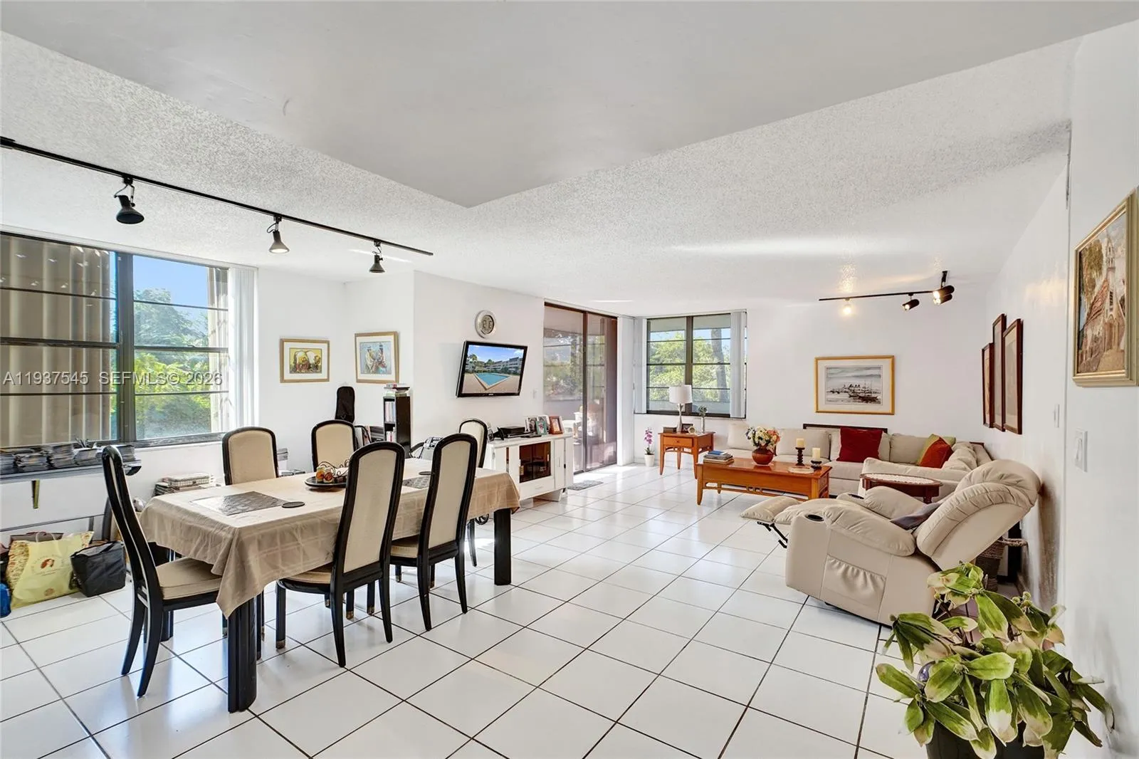 10854 Kendall Dr # 221, Miami FL 33176