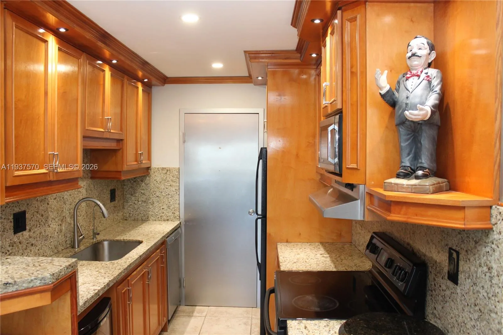 2 bedroom 1 bath for sale at 900 NE 18th Ave # 801, Fort Lauderdale FL 33304