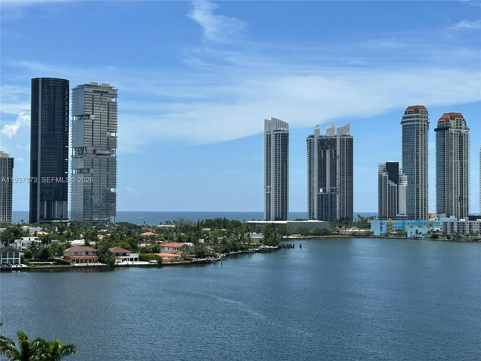 2 bedroom 2 bath for sale at 3530 MYSTIC POINTE DR # 1213, Aventura FL 33180