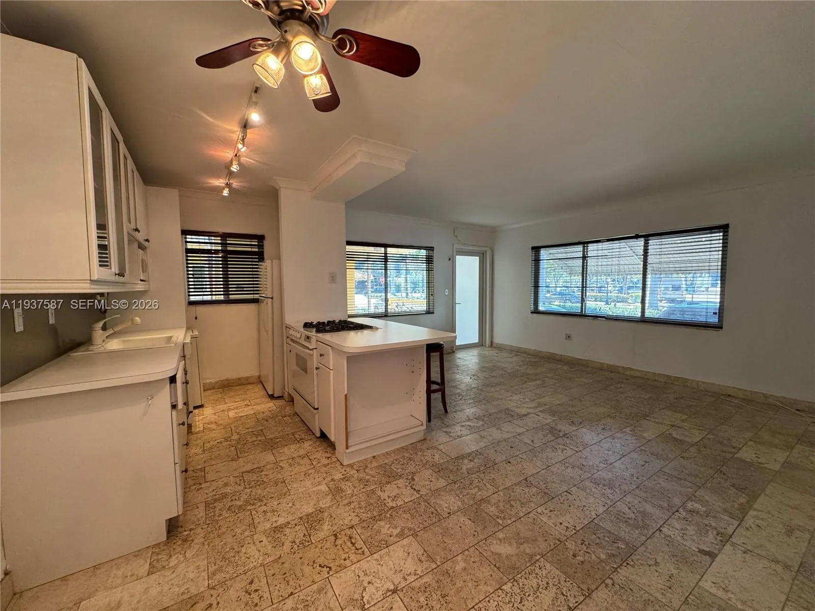 1 bedroom 1 bath for sale at 75 Washington Ave # 12, Miami Beach FL 33139