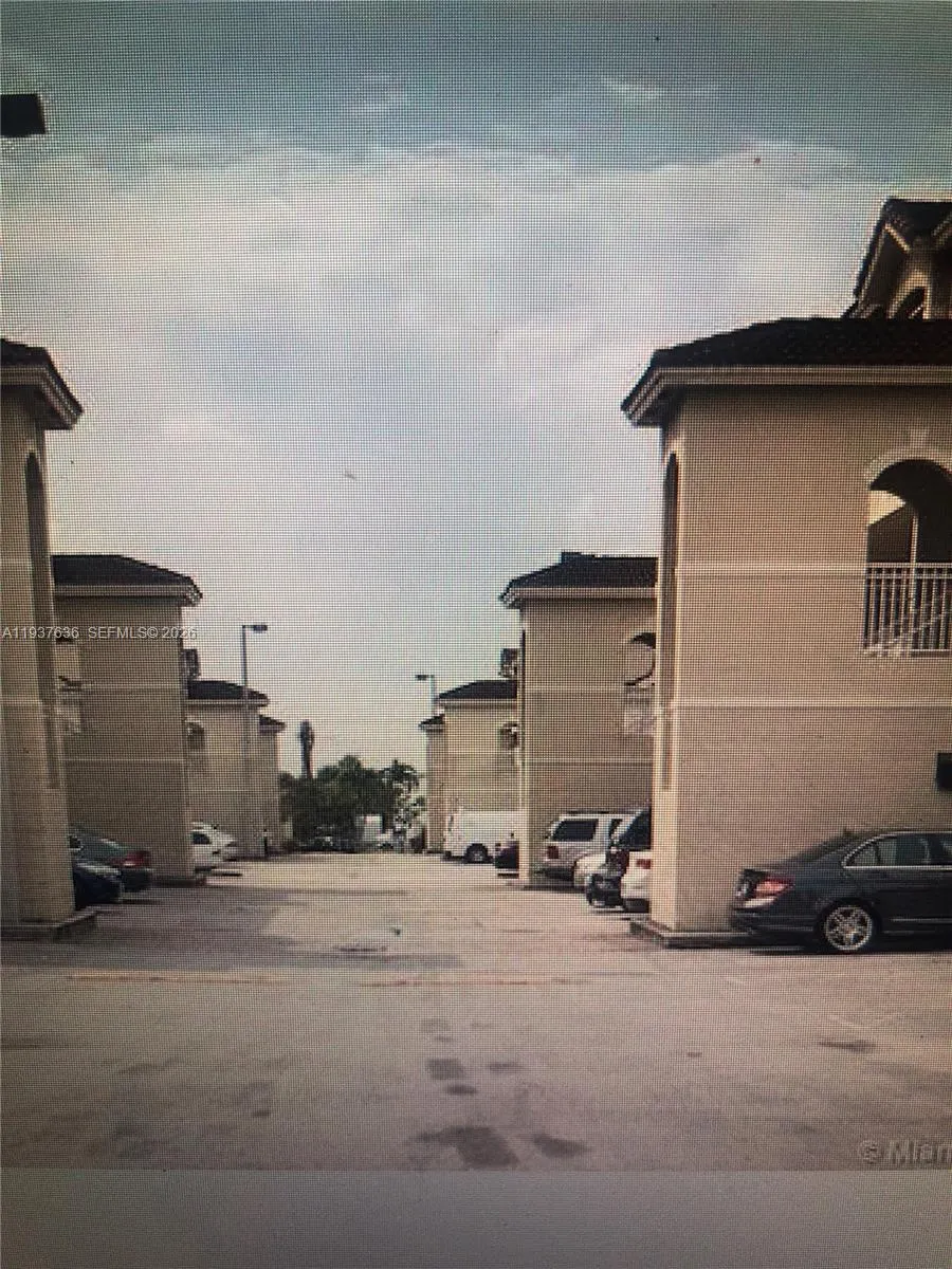 7995 NW 8th St # 112, Miami FL 33126