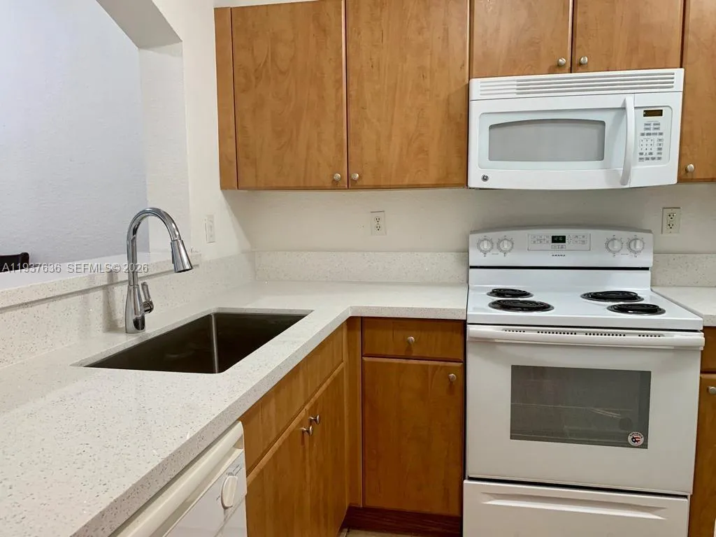 7995 NW 8th St # 112, Miami FL 33126