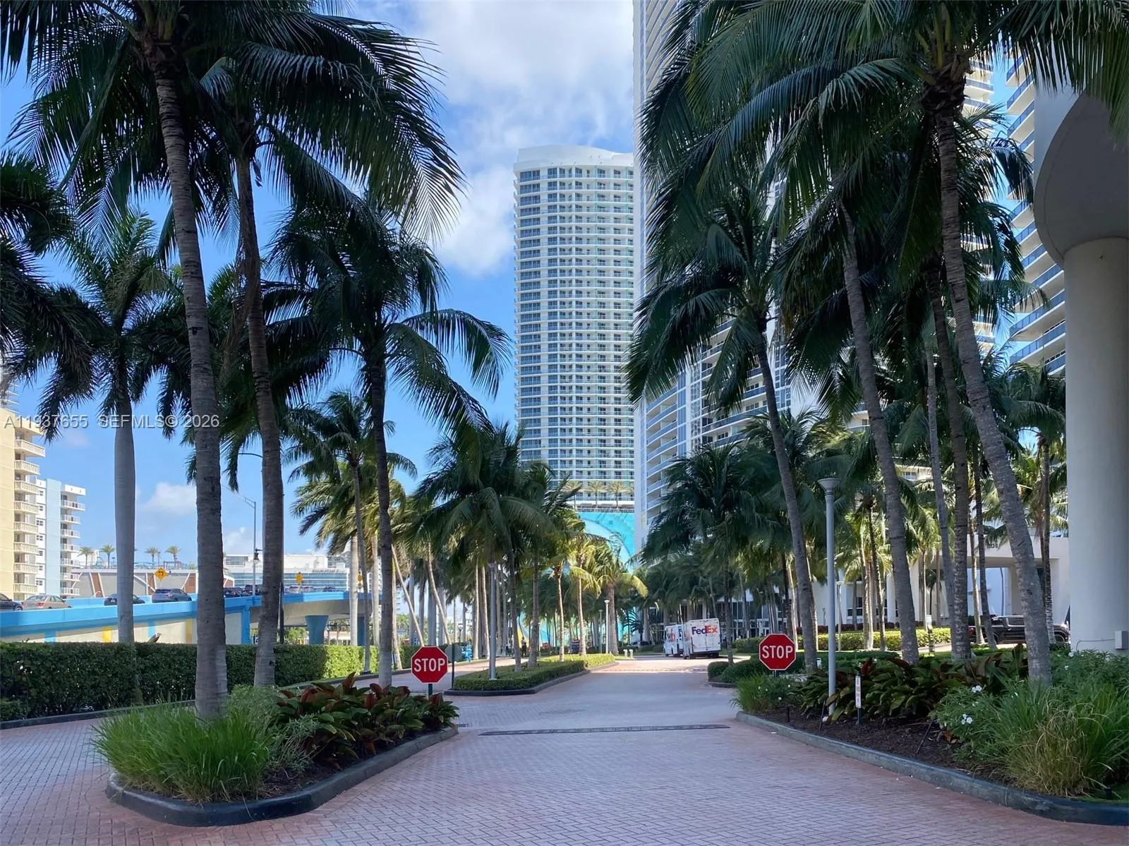 1850 S Ocean Dr # 1004, Hallandale Beach FL 33009