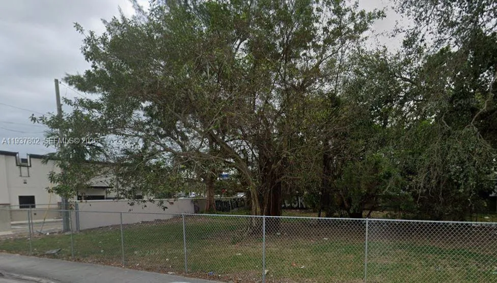 2226 NW 46th St, Miami FL 33142