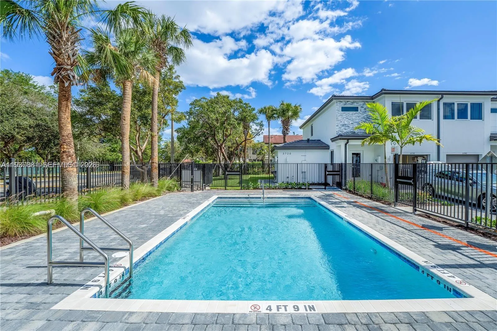 5125 SW 37th St, Pembroke Park FL 33023