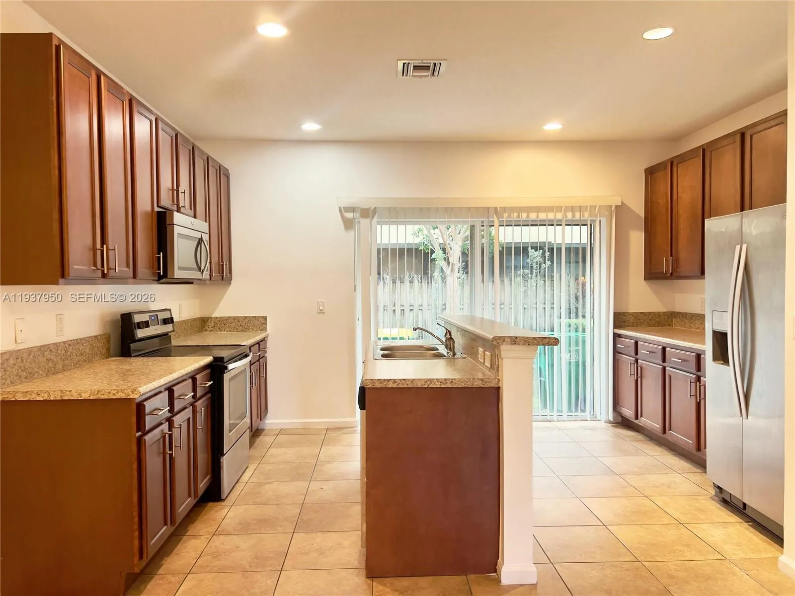 5906 Woodlands Blvd, Tamarac FL 33319
