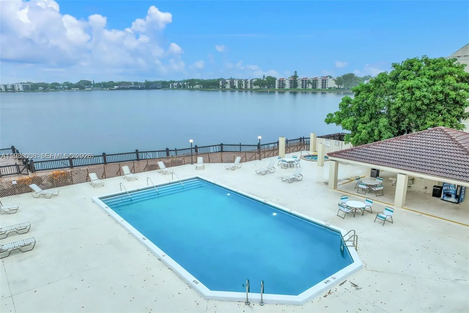 2 bedroom 2 bath for sale at 110 Lake Emerald Dr # 404, Oakland Park FL 33309