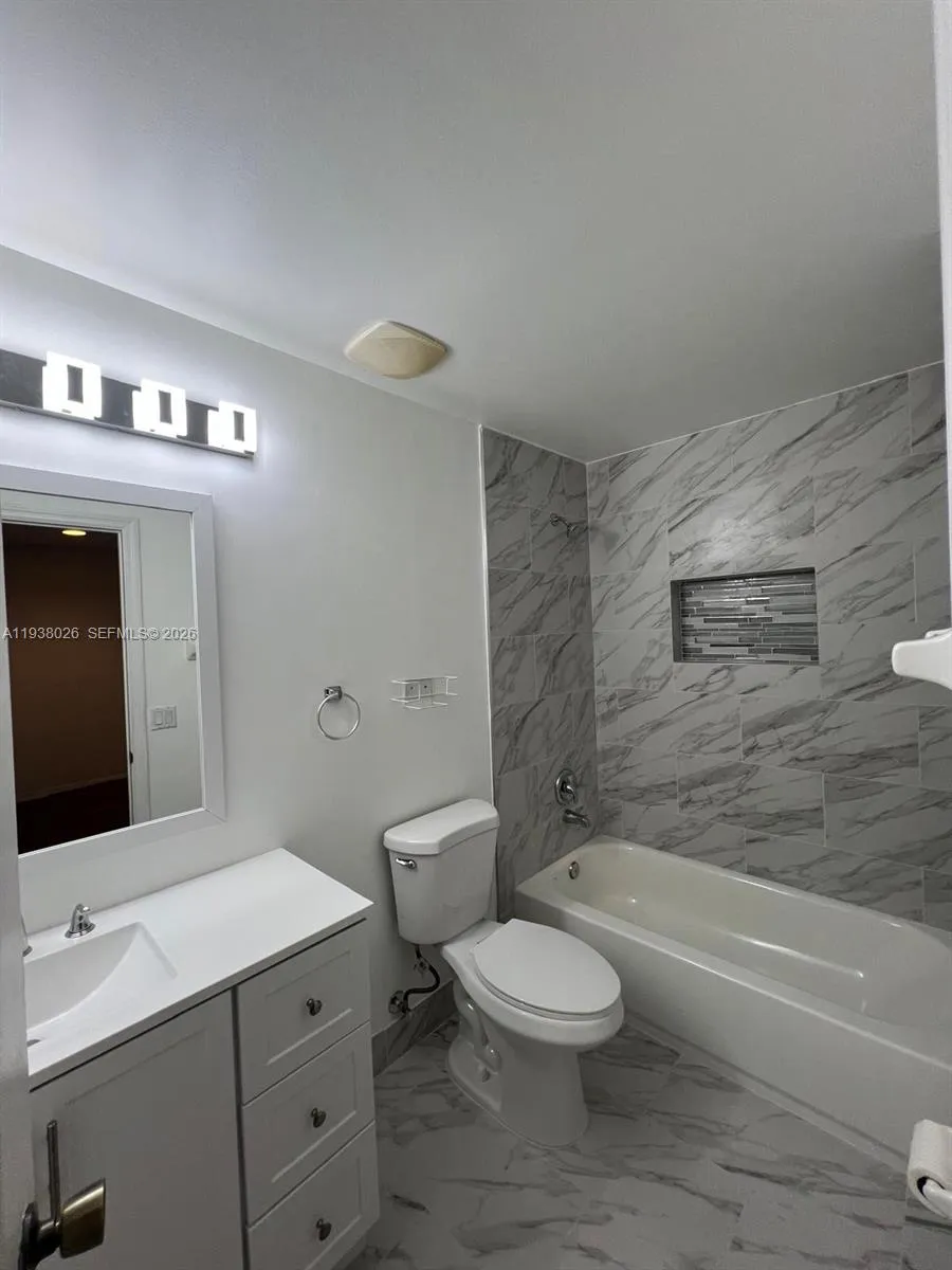 3 bedroom 2 bath for sale at 336 River Bluff Ln, Royal Palm Beach FL 33411